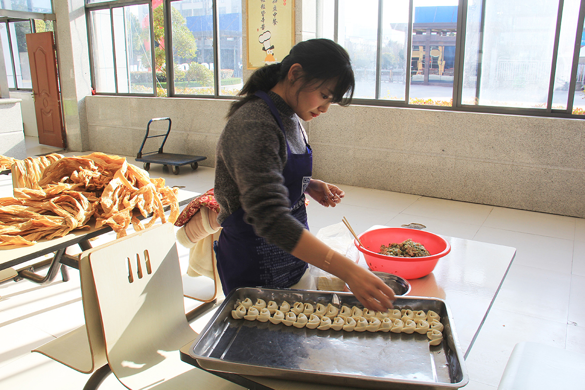 豪家集團(tuán)丨“情暖冬至，溫暖豪家”冬至包餃子活動(dòng)